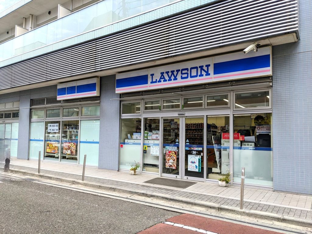 コンビニ　ローソン 茅ヶ崎駅南口店（コンビニ）まで50m