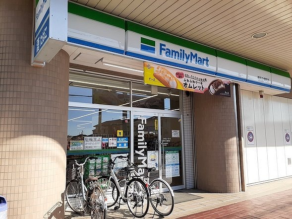 コンビニ　ファミリーマート（コンビニ）まで450m