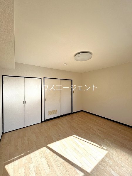 その他部屋・スペース　広々9.2帖の洋室。レイアウトも色々考えられますね♪