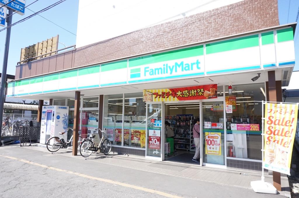 コンビニ　ファミリーマート 中浦和駅前店（コンビニ）まで734m