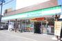 コンビニ　ファミリーマート 中浦和駅前店（コンビニ）まで734m