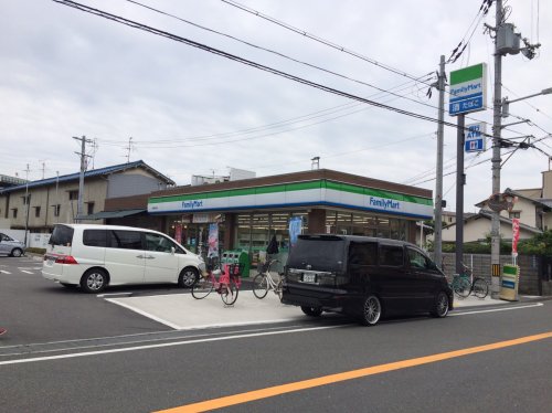 コンビニ　ファミリーマート門真宮前町店（コンビニ）まで452m