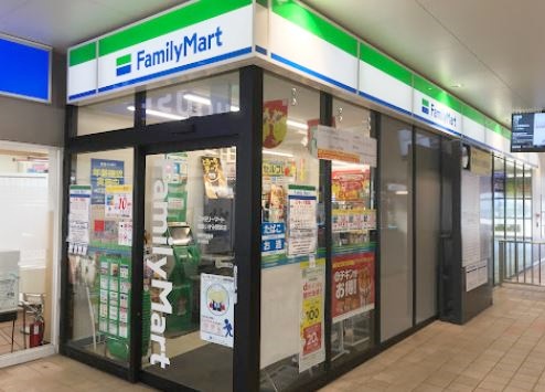 コンビニ　ファミリーマート 相鉄いずみ野駅店（コンビニ）まで691m