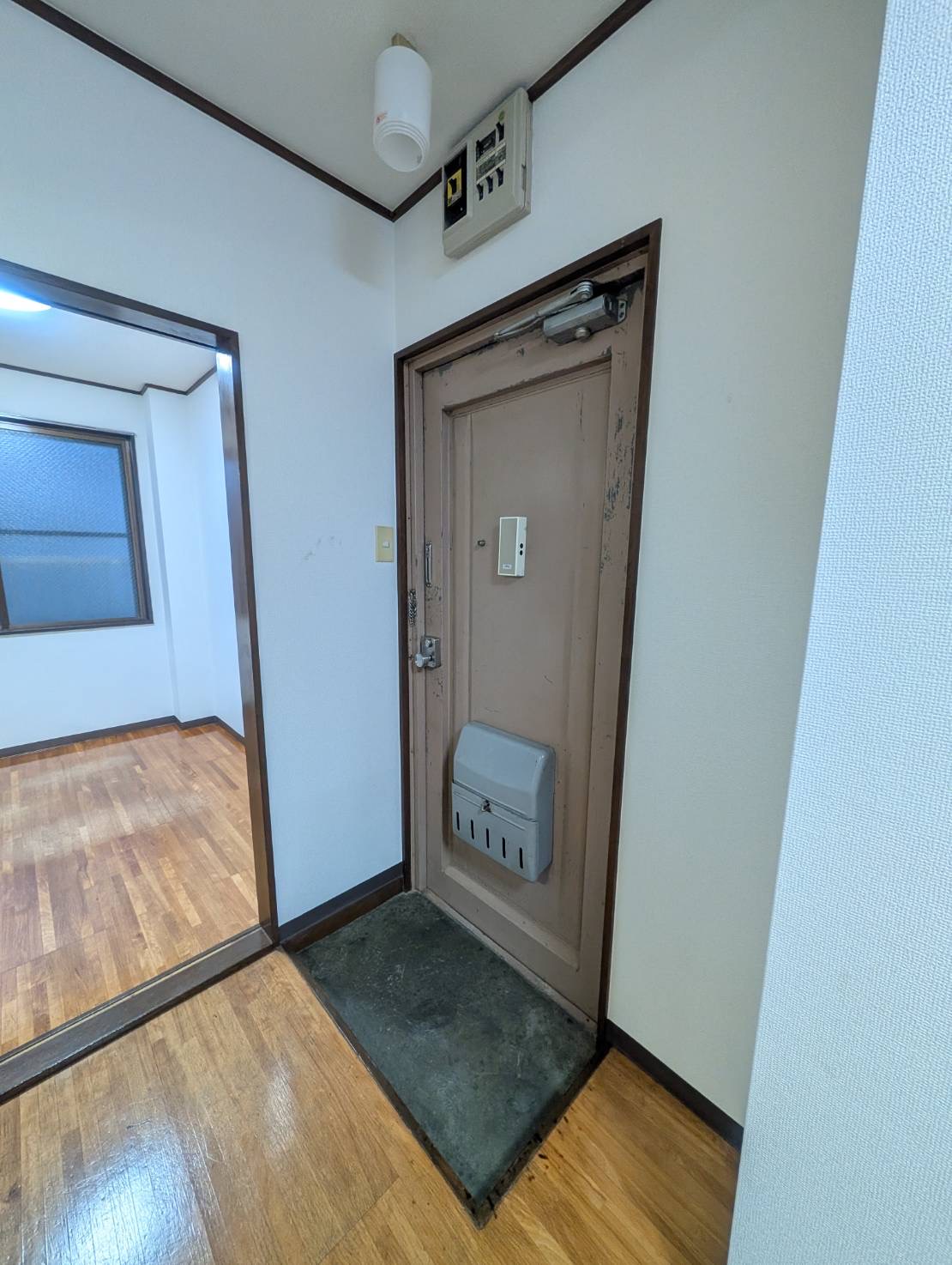 玄関　他号室の写真になります。