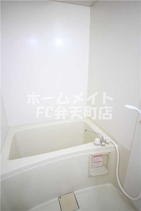 バス・シャワールーム　落ち着いた空間のお風呂です