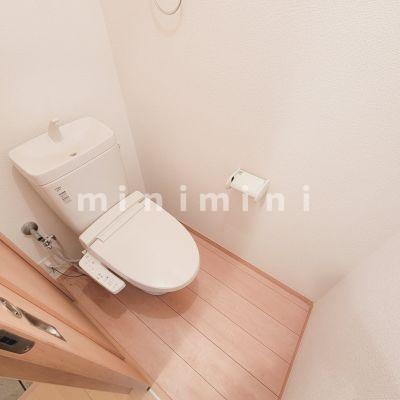 トイレ　※写真は別号室のものですので現状優先とさせていただきます