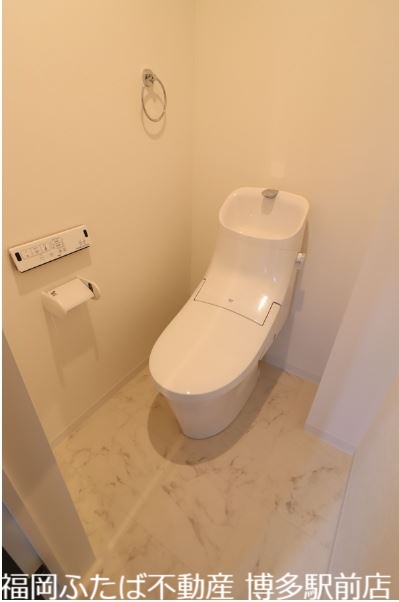 Crecia香椎駅前IIIのトイレ写真