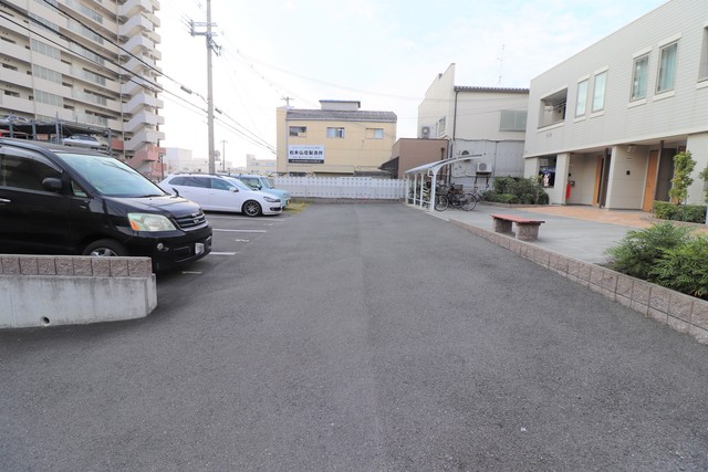 駐車場　敷地内駐車場