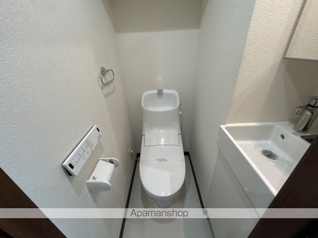 ＪＲ京浜東北線 川崎駅 徒歩10分 4階建 築8年のトイレ写真
