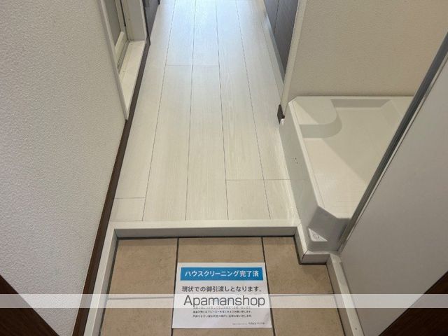 ＪＲ京浜東北線 川崎駅 徒歩10分 4階建 築8年の玄関写真