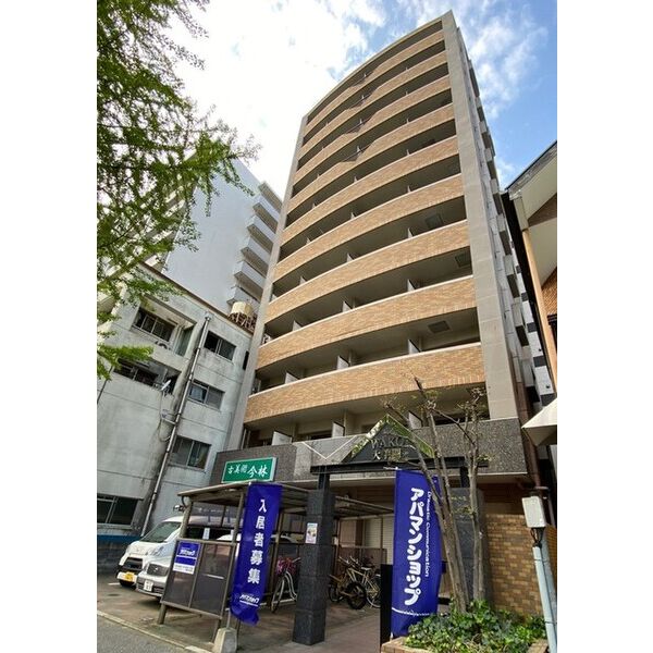 地下鉄空港線 大濠公園駅 徒歩7分 11階建 築28年の玄関写真