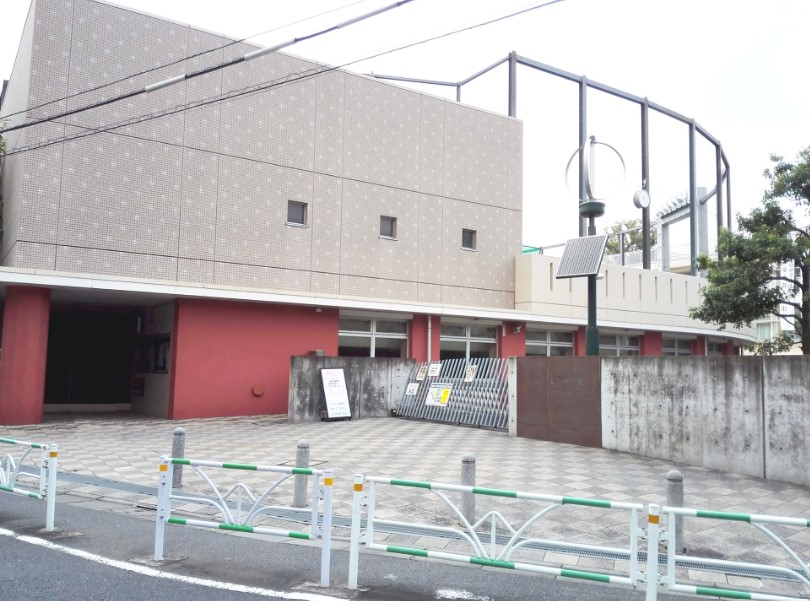 中学校　渋谷区立上原中学校（中学校）まで390m