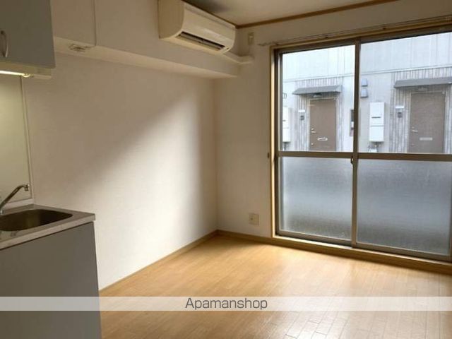 CasaJR箱崎 A棟の居間写真