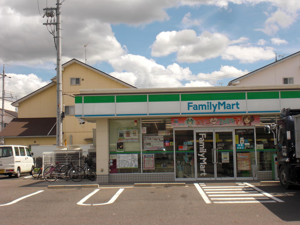 コンビニ　ファミリーマート栗東小平井店（コンビニ）まで846m