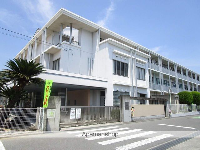 小学校　鴨島小学校（小学校）まで877m