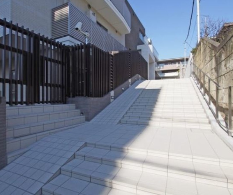 東急東横線 都立大学駅 徒歩11分 3階建 築13年の外観写真