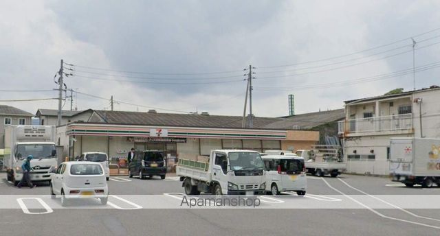コンビニ　セブンイレブン（コンビニ）まで595m