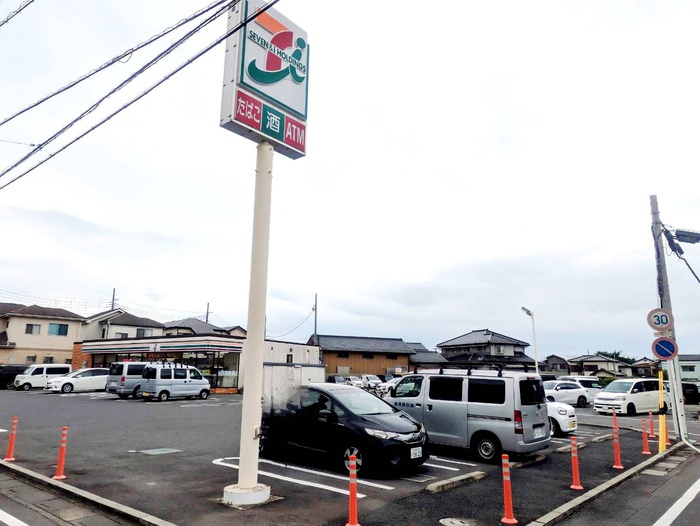 コンビニ　セブンイレブン（コンビニ）まで700m