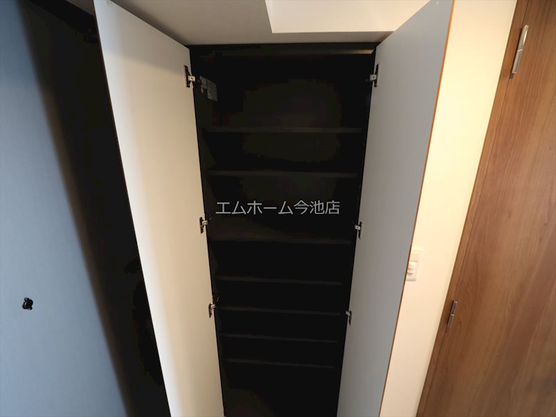 玄関　玄関　シューズボックス充実