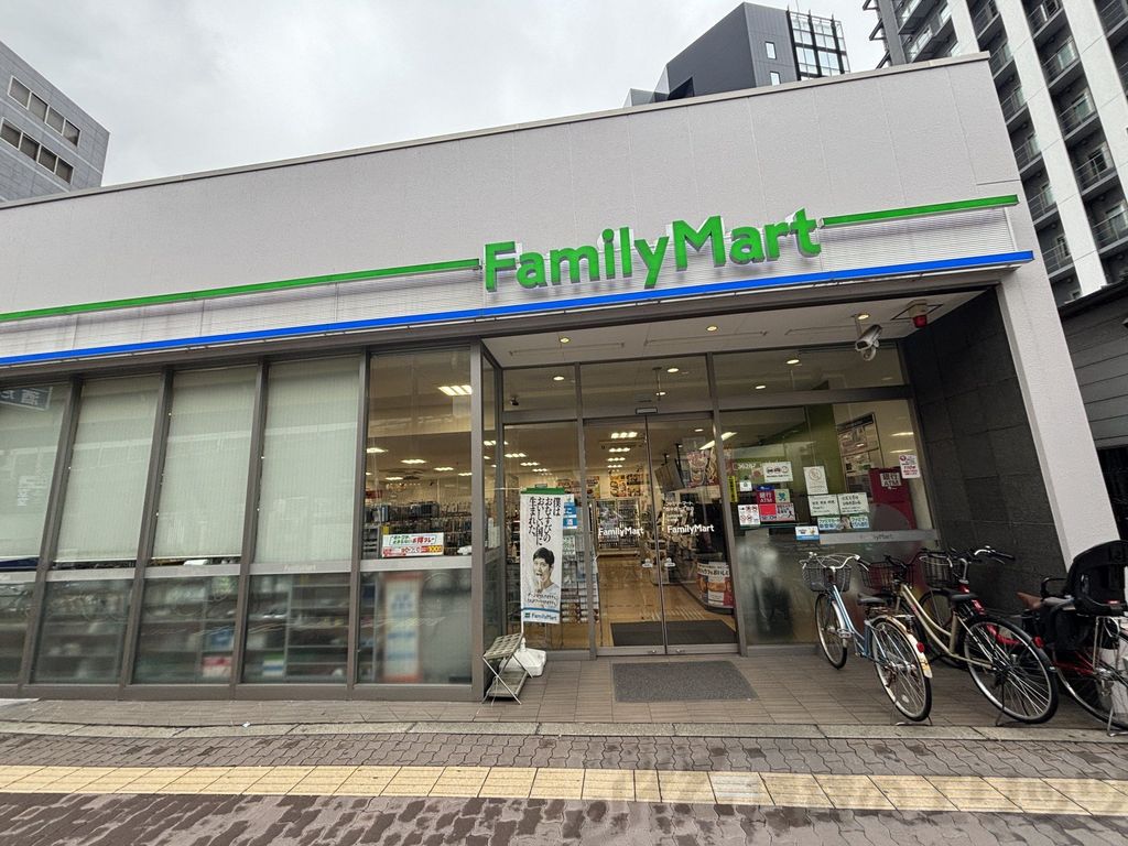 コンビニ　ファミリーマート西中島七丁目店（コンビニ）まで310m