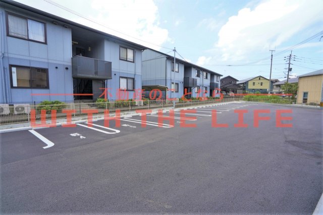 駐車場　駐車場があるので、車を買う予定の方も安心です