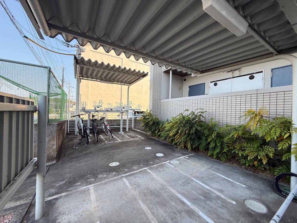 地下鉄西神・山手線 伊川谷駅 徒歩2分 4階建 築23年の外観写真