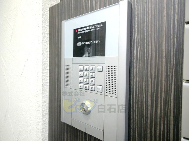 エントランス　人気のオートロック付きマンションです♪
