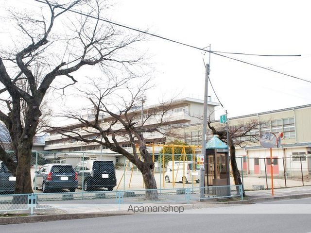 小学校　鼎小学校（小学校）まで163m
