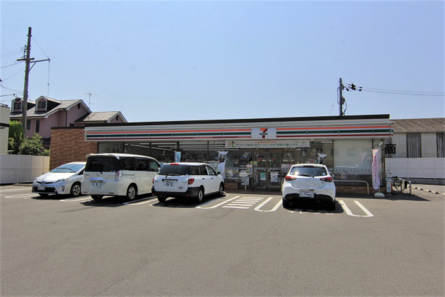 コンビニ　セブンイレブン松山今在家町店（コンビニ）まで550m