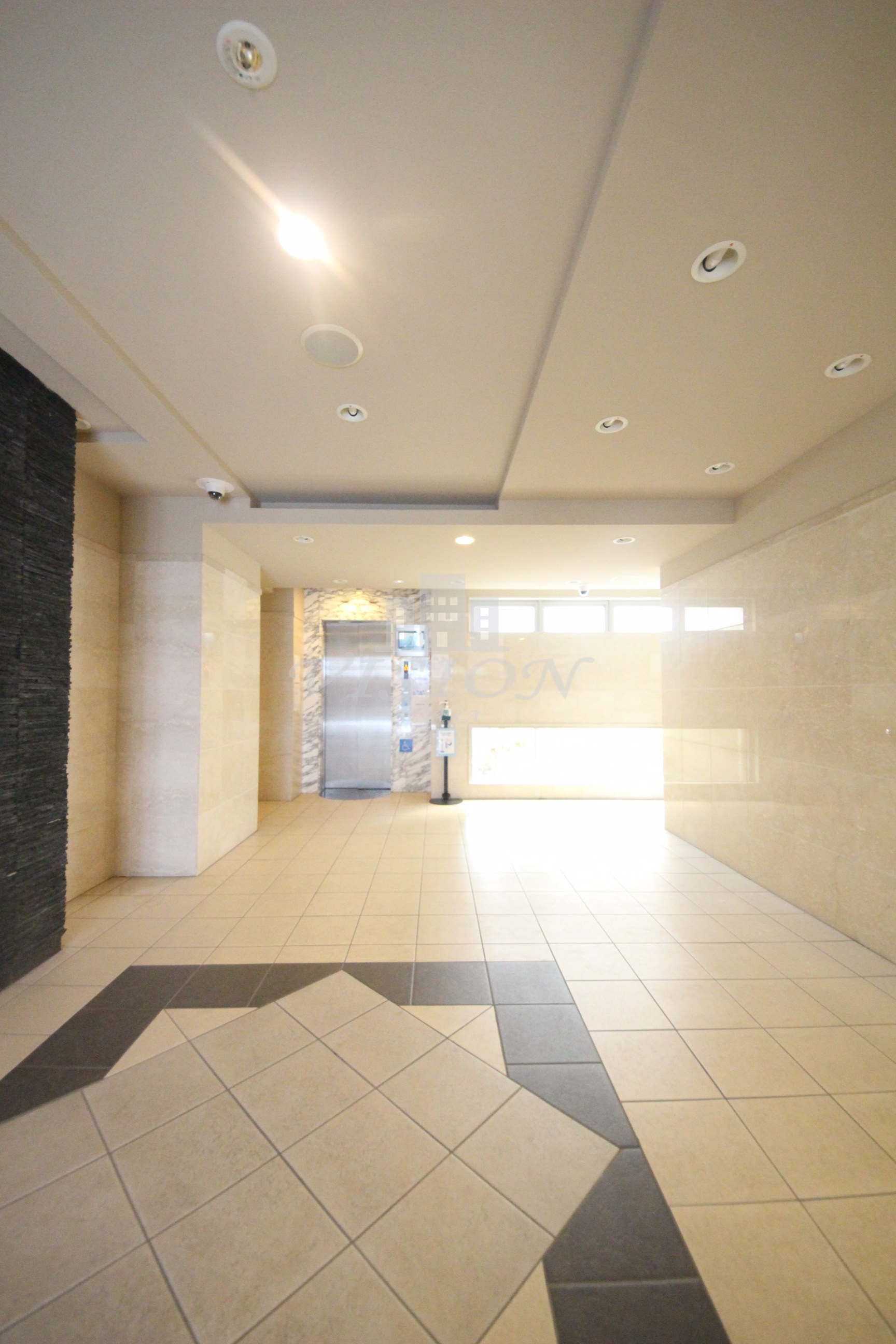 地下鉄御堂筋線 中津駅 徒歩5分 13階建 築16年の外観写真