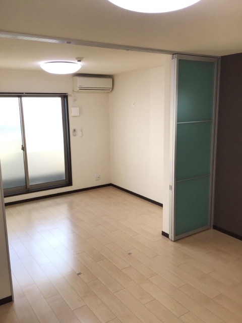 フジパレス諏訪ノ森V番館の居間写真