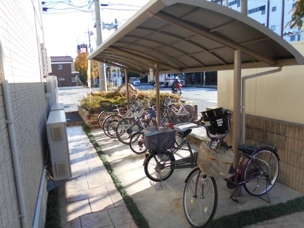 その他共有部分　屋根付き駐輪場あり！