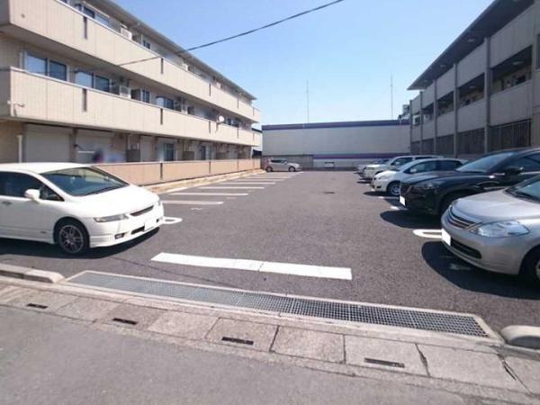 駐車場　敷地内駐車場