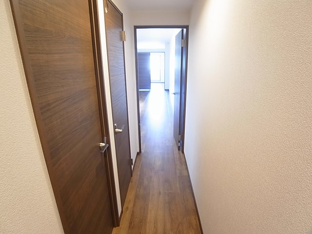 玄関　玄関からは室内は見えにくい間取りです