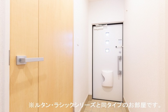 玄関　防犯カメラ有り