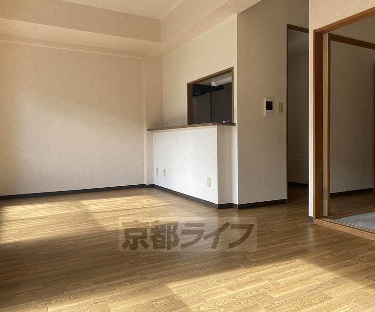 京阪宇治線 木幡駅 徒歩5分 7階建 築28年の居間写真