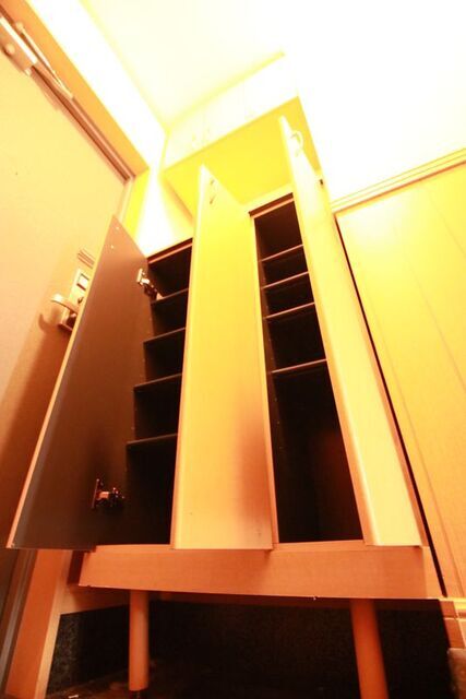 玄関　※別室の参考写真の為、現況優先です。