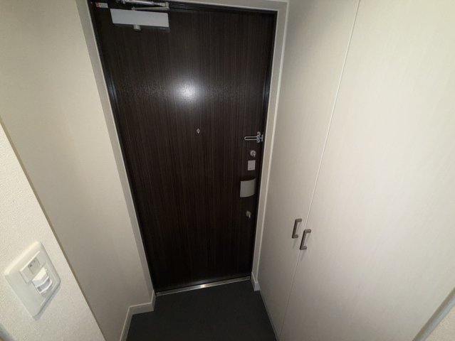 玄関　同物件別部屋写真