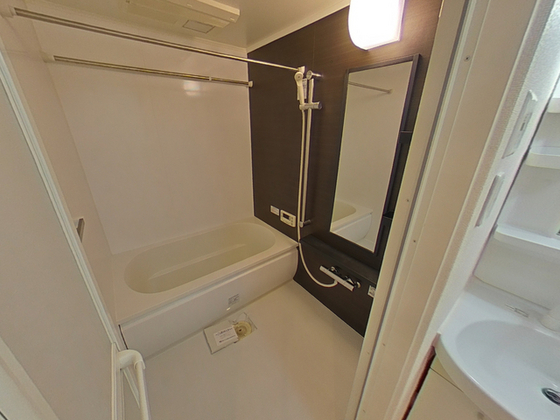 バス・シャワールーム　※別部屋の写真です