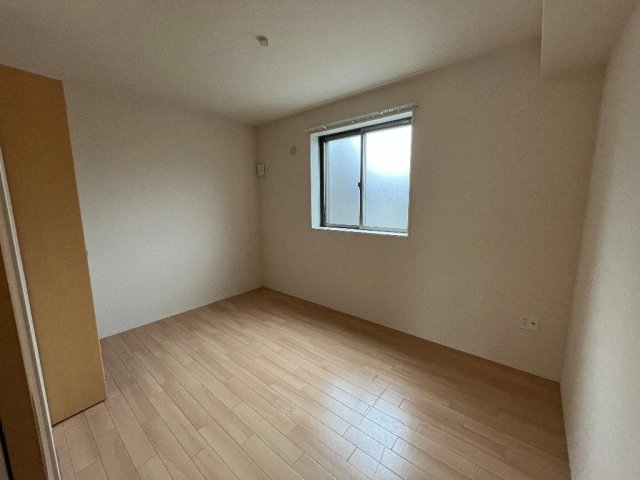 その他部屋・スペース　風通しも良い寝室です☆