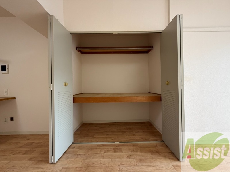 収納　寝室の収納です。部屋がすっきり片付きます。
