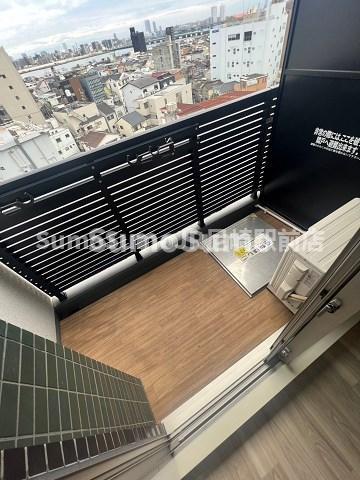 バルコニー　暖かな日差しのふりそそぐバルコニー
