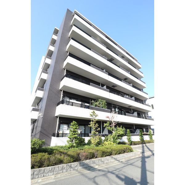 建物外観　地震被害を軽減。免震構造オール電化