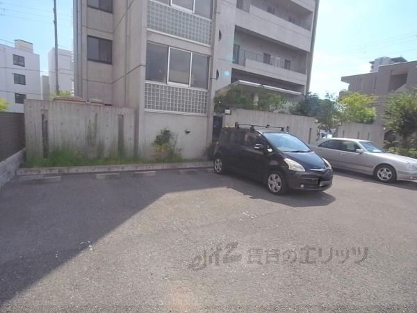 エントランス　駐車場