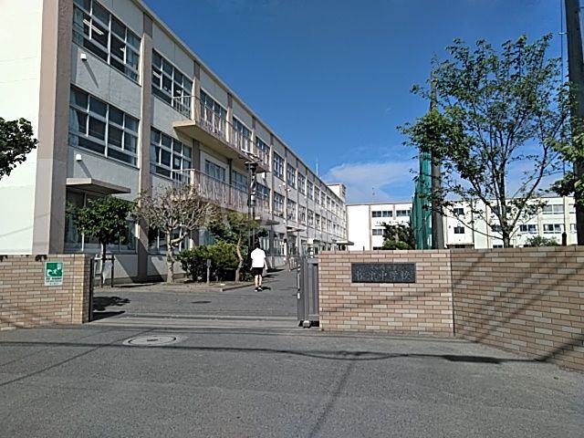 中学校　茅ヶ崎市立松浪中学校（中学校）まで622m