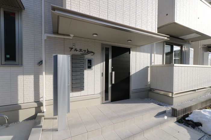 エントランス　宅配ボックス設置済みで対面ナシで受取可能です♪