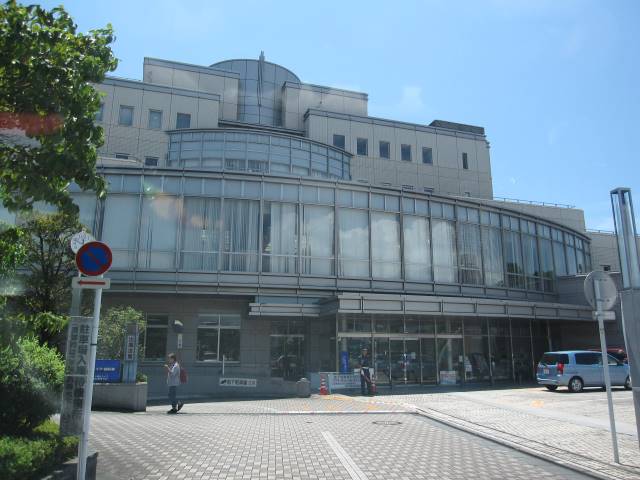 図書館　三島市立図書館（図書館）まで326m
