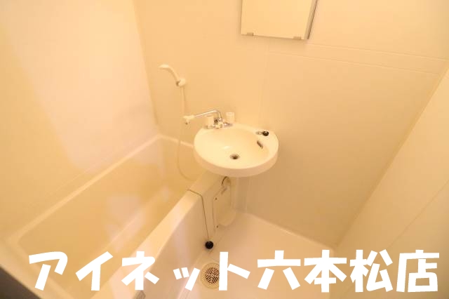 バス・シャワールーム　今日の疲れをリフレッシュ