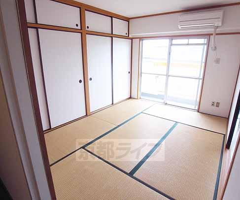 レジデンス上花山の居間写真