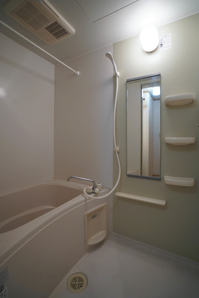 バス・シャワールーム　同じ建物の別の部屋